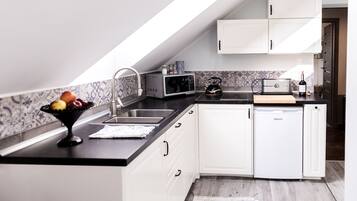 Apartament, 2 dormitoris | Cuina privada | Frigorífic, microones, forn i placa de cuina