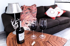 Appartement, 2 slaapkamers | Woonruimte | Flatscreentelevisie