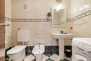 Dusj, hårføner og bidé