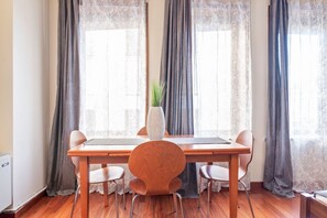 Dining - GuestHost - Central studio equipped with every comfort to accommodate 2 people. The position of the house is ideal for visiting the city, it is immersed in the magic of the squares, and is a stone's throw from the Scrovegni Chapel, the Palazzo Bo, the  (Padova)