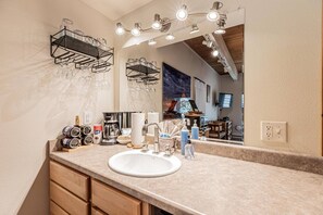 Combined shower/tub, hair dryer, towels, shampoo