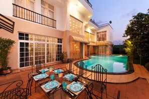 Kolam renang outdoor