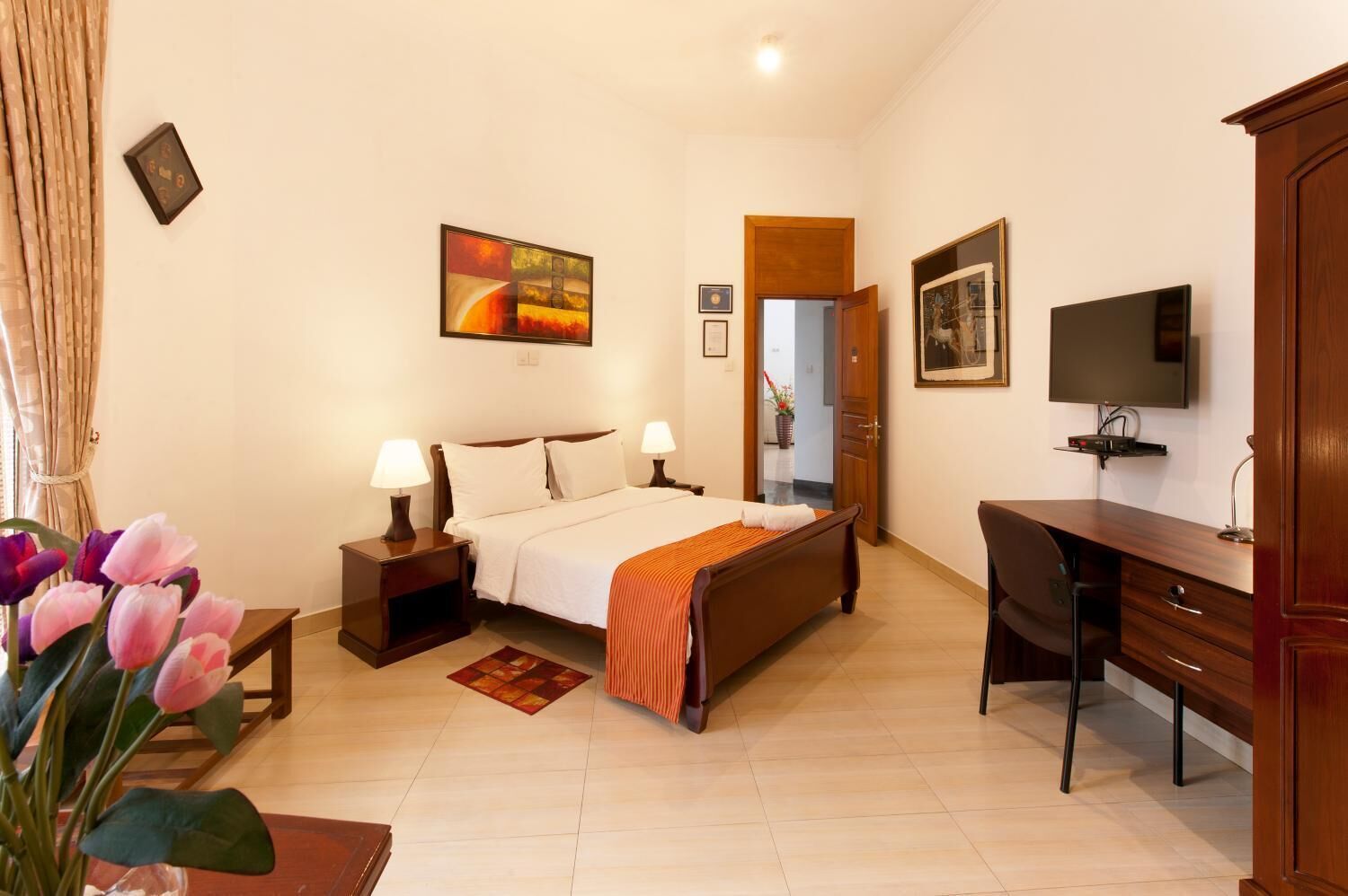 Desk, soundproofing, iron/ironing board, free WiFi