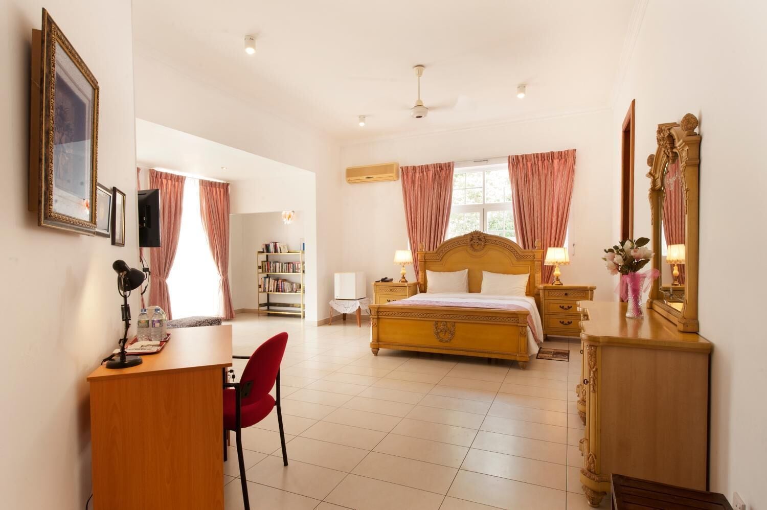 Chambre Deluxe | Bureau, chambres insonorisées, fer et planche à repasser, Wi-Fi gratuit