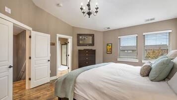 4 bedrooms, desk, iron/ironing board, free WiFi