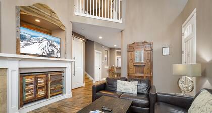 Bluffit, Old Mill District -alueella ja 5 minuutin päässä keskustasta, ilmainen WiFi, poreallas, lemmikkiystävällinen aidattu