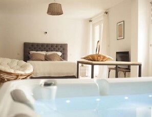 Kamar Double, hot tub (Estelle) | Bathtub spa pribadi