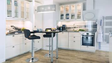 Kühlschrank, Ofen, Herdplatte, Geschirrspüler