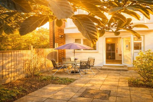 Spacious 4-Bedroom London Home Near ExCeL, London City and O2 |Free Parking