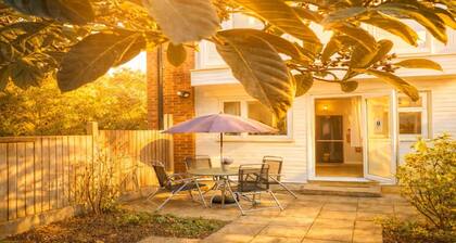 Spacious 4-Bedroom London Home Near ExCeL, London City and O2 |Free Parking