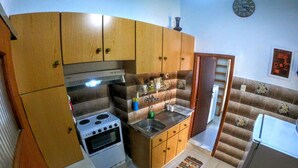 Villa, 3 Bedrooms | Dapur peribadi | Pembancuh kopi/teh, peti sejuk/penyejuk beku saiz penuh, ketuhar, dapur 
