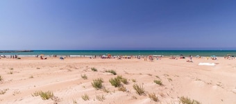 Medea, apartment with sea view just 20 m from the beach in Donnalucata