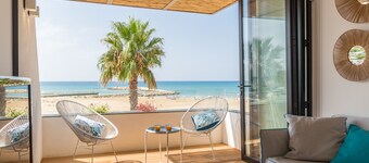 Medea, apartment with sea view just 20 m from the beach in Donnalucata