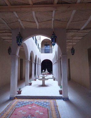 Courtyard - Riad Caravasar (Taouz)