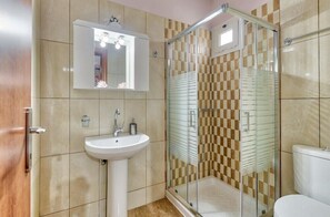 Hair dryer, slippers, towels, toilet paper - Toscana Villas (Zakynthos)