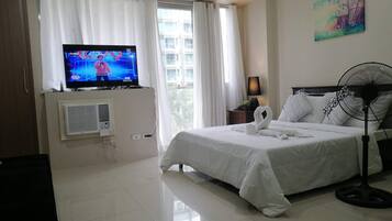 1 slaapkamer, een strijkplank/strijkijzer, wifi, beddengoed