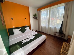 Deluxe Double Room | Free WiFi, bed sheets - Mad Monkey Phnom Penh - Hostel (Phnom Penh)