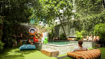 Kolam renang outdoor