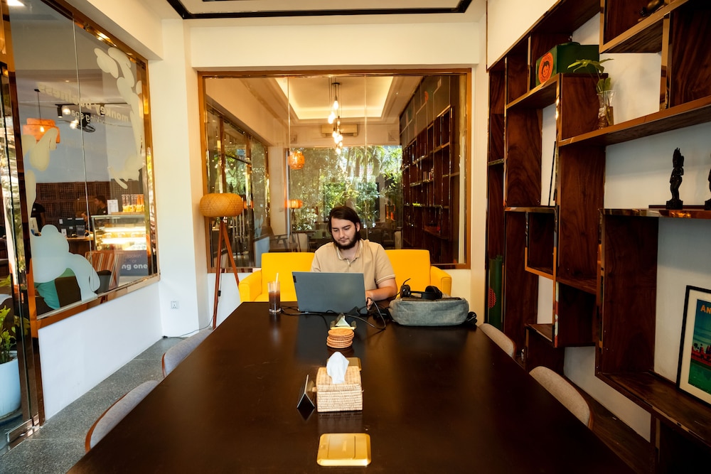 Mad Monkey Phnom Penh by null