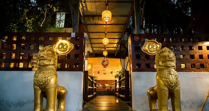 Mad Monkey Phnom Penh - Hostel