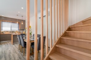 Frigorifero con congelatore, microonde, forno, piano cottura