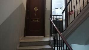 منصة إجراءات تسجيل الوصول/المغادرة