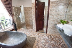Superior-værelse til 3 personer | Badeværelse | Bruser, bidet