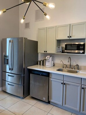 Fridge, microwave, oven, stovetop - Desert Jewel: Luxurious Retreat & Poolside Bliss (Scottsdale)