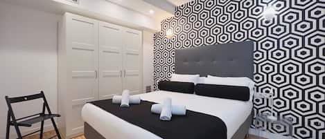 Apartment (3 Bedrooms) | 3 bedrooms, iron/ironing board, free cots/infant beds, free WiFi