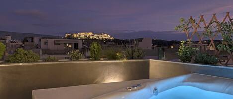 Apartment, 1 Bedroom, City View | Outdoor spa tub