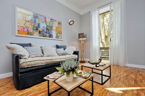 Apartment, 3 Schlafzimmer | Wohnzimmer | Flachbildfernseher