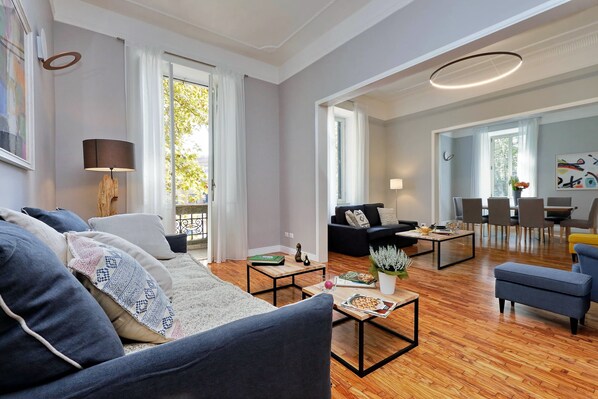 Apartment, 3 Schlafzimmer | Wohnzimmer | Flachbildfernseher