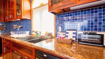 Fridge, microwave, stovetop, cookware/dishes/utensils