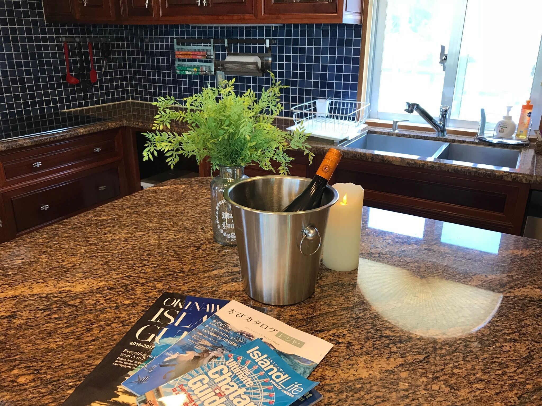 Frigorifero, microonde, piano cottura, pentole/stoviglie/utensili