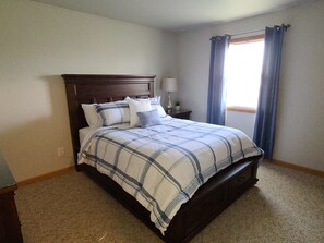 2 makuuhuonetta, silitysrauta/-lauta, vauvan matkasänky, ilmainen Wi-Fi