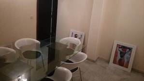 Apartment | In-room dining - Amara Suites Milverton (Lagos)