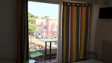 Triple Room | In-room safe, individually decorated, individually furnished