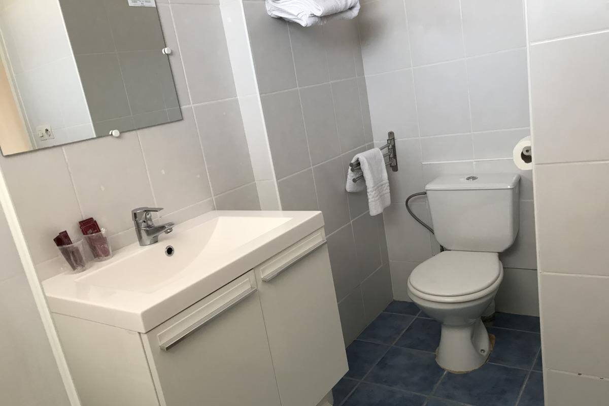 Double Room, Sea View | In-room safe, iron/ironing board (on request), WiFi (free)