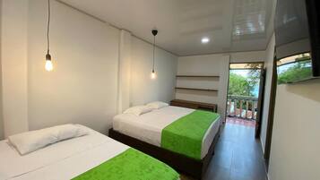 Luxury-Dreibettzimmer | Kostenloses WLAN, BettwÀsche