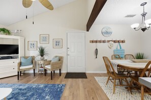 Condo, 3 Bedrooms | Dining