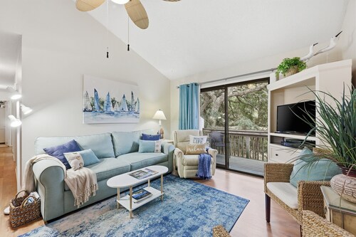 Dog Friendly Forest Ridge Condo Close to Beach by RedAwning