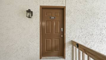 Condo, 3 Bedrooms | Interior