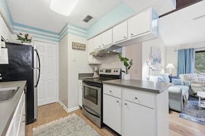 Condo, 3 Bedrooms | Private kitchen | Coffee/tea maker, fridge, oven