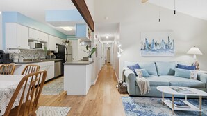 Condo, 3 Bedrooms | Living area