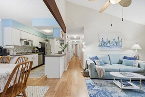 Condo, 3 Bedrooms | Living area