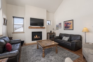 Condo, 2 Bedrooms | Living area