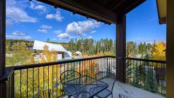 Condo, 2 Bedrooms | Outdoor dining