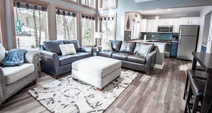 Ski-in/ski-out Disciples Village Condo | Gas Fireplace | 5 BR | Sleeps 18!