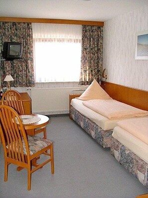 双人房 | 办公桌、免费 WiFi