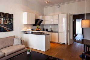 슈피리어 아파트, 침실 1개 | 전용 주방 | 대용량 냉장고, 전자레인지, 오븐, 쿡탑